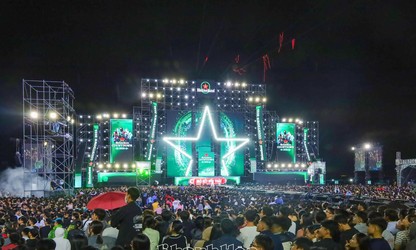 Countdown, light shows ring in New Year 2026 across Vietnam