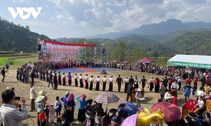 Xoe-Gong Festival connects cultures in Lai Chau