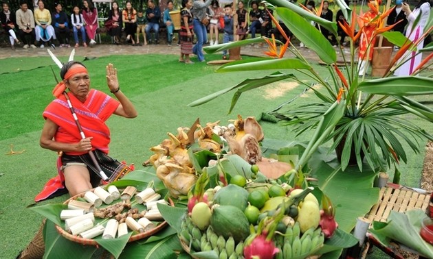 Festival Berdoa Memohon Hujan dari Warga Etnis X’tiêng