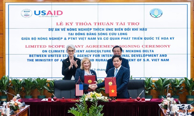 USAID Bekerja Sama dengan Kementerian Pertanian dan Pengembangan Pedesaan Vietnam Hadapi Perubahan Iklim di Daerah Dataran Rendah Sungai Mekong