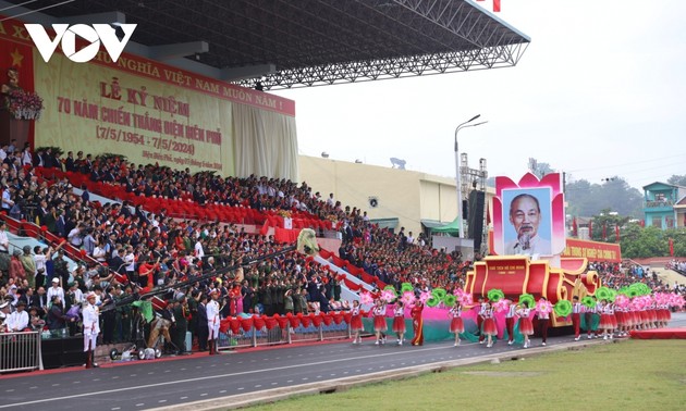 Acara Peringatan HUT ke-70 Kemenangan Dien Bien Phu Diselenggarakan dengan Khidmat