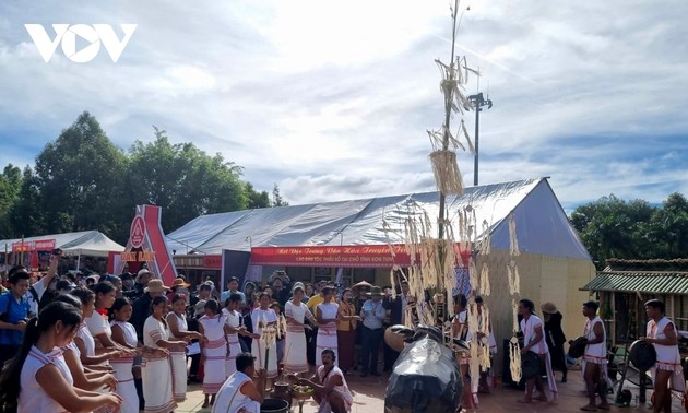 Melestarikan Tarian Rakyat Daerah Tay Nguyen