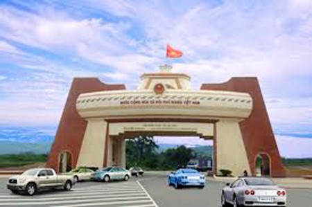 Vietnam y Lao incrementan cooperación en vialidad y transporte 