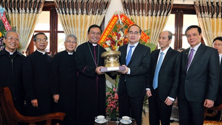 Frente de la Patria de Vietnam envía mensajes de felicitación navideña a comunidades cristianas