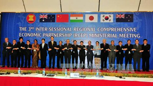 Vietnam contribuye a fortalecer intercambio comercial regional