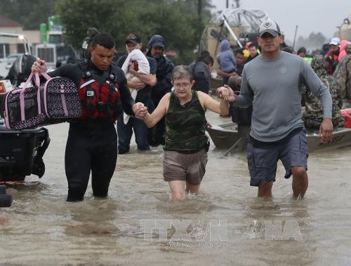 La ciudad estadounidense de Houston impone el toque de queda tras el huracán Harvey