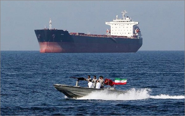 Irán acusa al buque petrolero británico de violar derecho marítimo internacional 