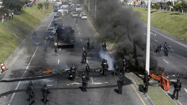 Ecuador declara estado de excepción en medio de ola de manifestaciones