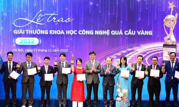 Vietnam premia a individuos con logros tecnológicos destacados