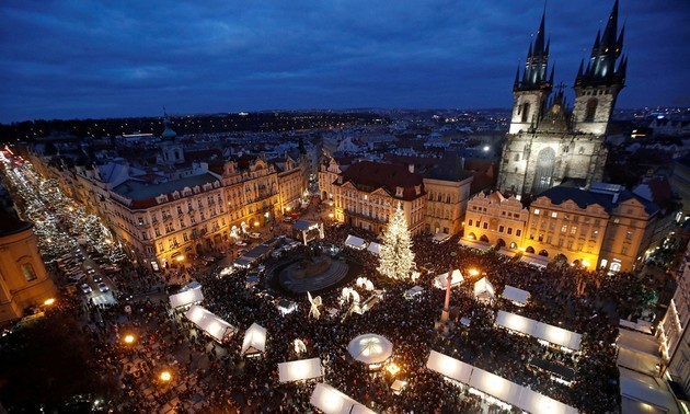 Actividades significativas en el mundo en víspera de Navidad