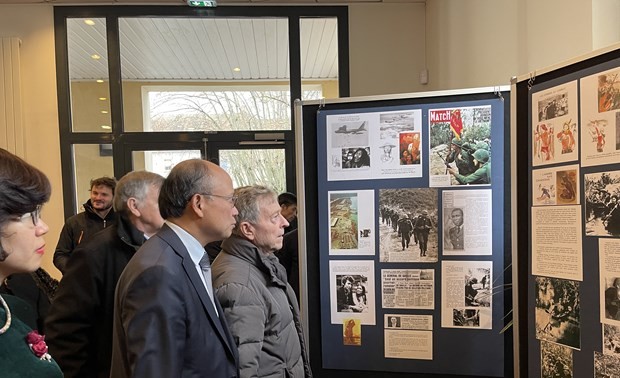 Lanzamiento de libro y exposición sobre Acuerdos de París en Verrières-le-Buisson