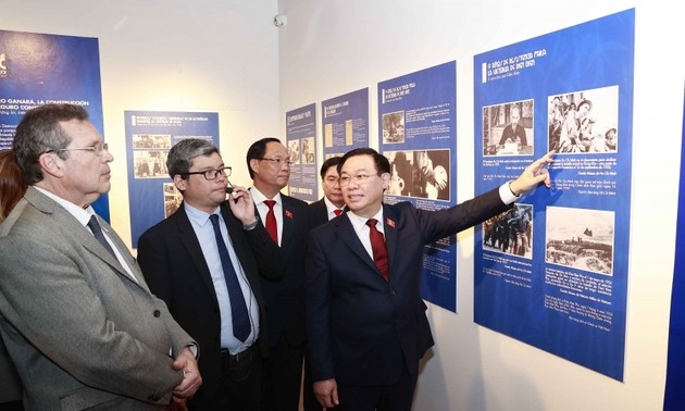 Exposición fotográfica y gala en honor del presidente Ho Chi Minh en Argentina