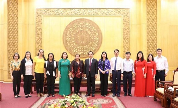 Federación de Mujeres Cubanas consulta experiencias de desarrollo del sector femenino en Ninh Binh