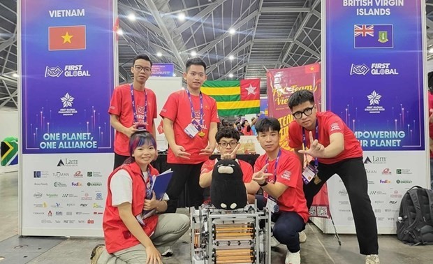 Estudiantes vietnamitas ganan por primera vez el Concurso Mundial de Robótica FGC 2023