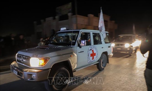 Conflicto en Oriente Medio: Hamás libera a 17 rehenes más mientras Israel amenaza con reabrir su campaña militar