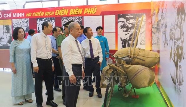 Exposición del presidente Ho Chi Minh con la campaña de Dien Bien Phu