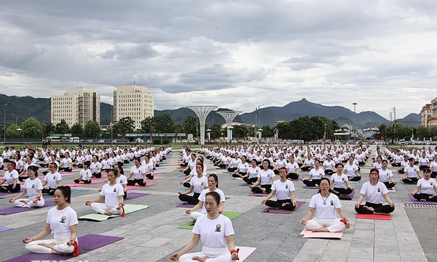 Vietnam celebra 10 años del Día Internacional del Yoga