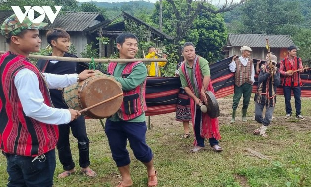 Festival de agradecimiento al dios de la montaña de los Pa Co
