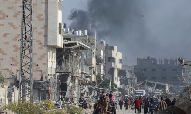 Israel intensifica sus ataques en Gaza y Siria