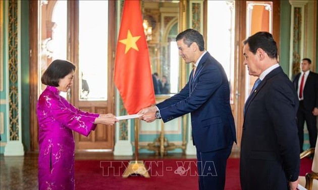 Vietnam fomenta sus lazos con Paraguay con la entrega de cartas credenciales