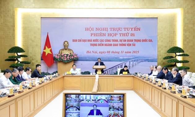 Gobierno vietnamita revisa el avance de los grandes proyectos de transporte