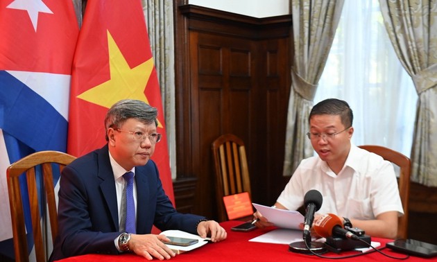 Periodistas cubanos resaltan logros de Vietnam bajo la dirección del Partido Comunista