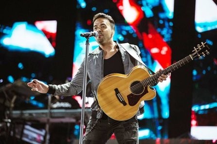 Luis Fonsi y sus hits en Vietnam