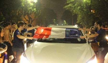 Franceses en Hanoi celebra triunfo en la Copa Mundial del fútbol