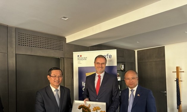 Vietnam y Francia fortalecen la cooperación en la esfera educativa