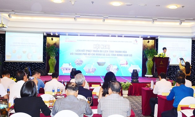 Conferencia sobre la asociación turística entre Thanh Hoa y localidades meridionales