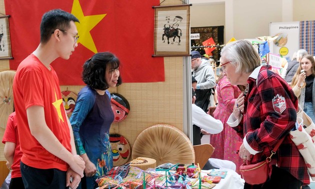 Asiste Vietnam a feria para recaudar fondos de apoyo a niños en Dinamarca