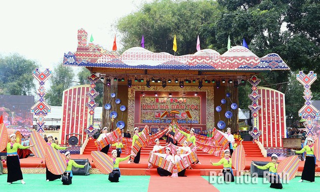 El Festival Khai Ha de los Muong en Hoa Binh