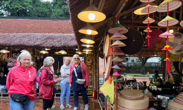 Llegadas turísticas internacionales a Vietnam en octubre alcanzan récord histórico