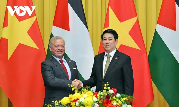 Rey de Jordania concluye con éxito su visita oficial a Vietnam