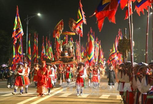 2016年雄王祭祖大典暨雄王庙会：热闹的街头民间艺术节 