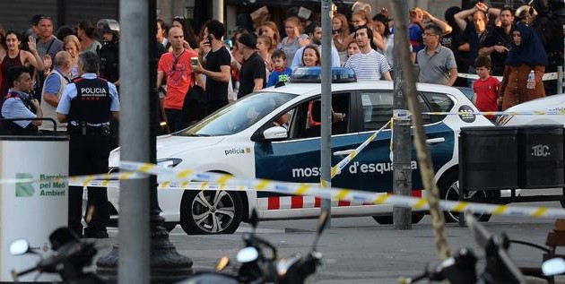 Attentat de Barcelone: la police arrête deux suspects