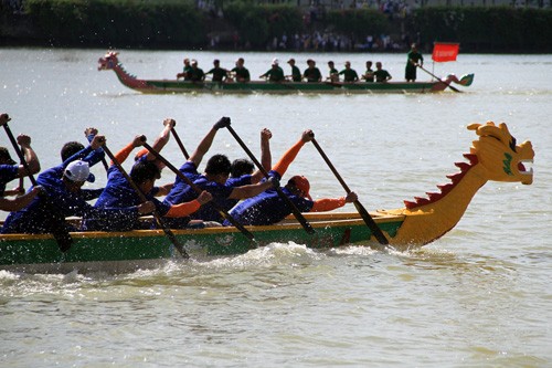 Hanoi accueille sa première fête des pirogues 