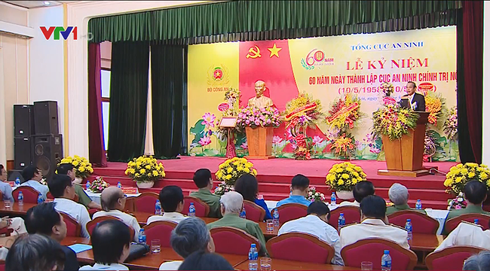 Truong Hoa Binh au 60e anniversaire du département de la sécurité politique intérieure