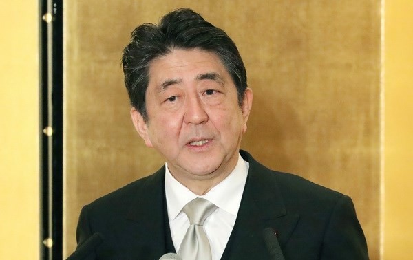   Le taux de soutien du cabinet de Shinzo Abe s'élève malgré le scandale 