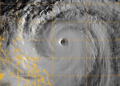 Mangkhut n’entre pas au Vietnam, mais les localités restent vigilantes