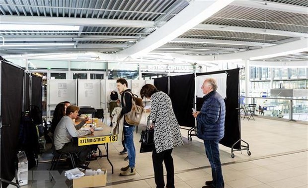 Élections européennes: les Pays-Bas et le Royaume-Uni, premiers à voter