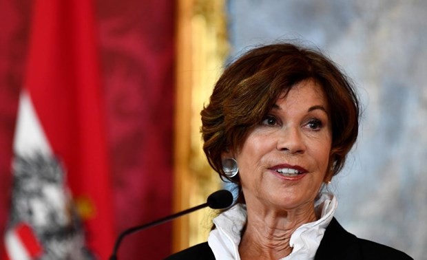 Autriche: Brigitte Bierlein, chancelière par intérim 