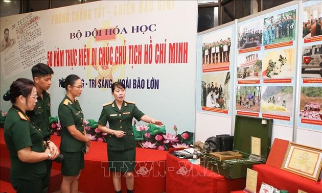 Les 50 ans du Testament du Président Hô Chi Minh: vernissage d’une exposition à Hanoi