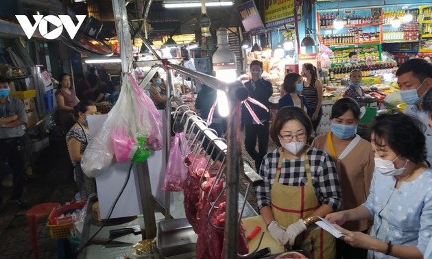 Au 2e jour de l’année lunaire, plusieurs supermarchés et marchés ouvrent déjà leurs portes