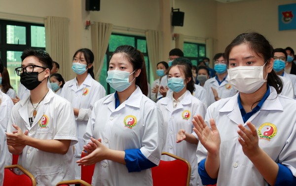 Coup d’envoi du Festival des techniques et de la créativité des jeunes médecins de Hanoï 