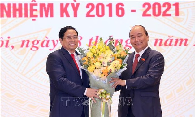 Passation des pouvoirs entre Nguyên Xuân Phuc et Pham Minh Chinh