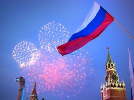 Fête nationale de la Russie: les dirigeants vietnamiens présentent leurs compliments