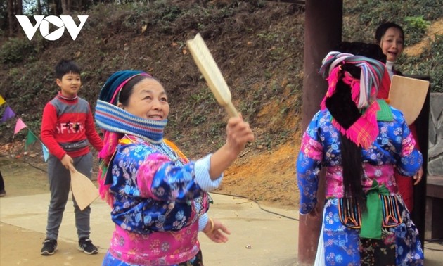 Le “badminton” des Mông de Hà Giang