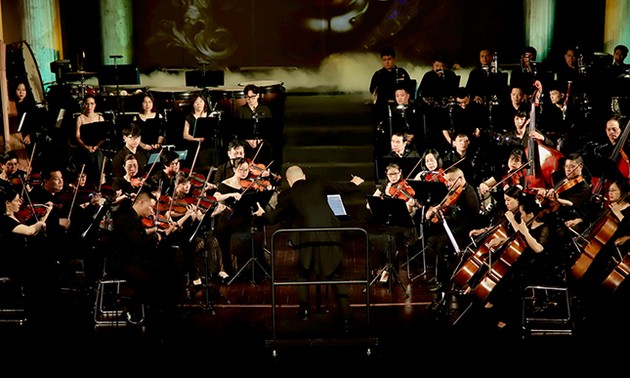 Carmen enflamme la scène à Hanoï