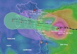 Le typhon Kajiki frappe le centre du Vietnam avec des vents violents